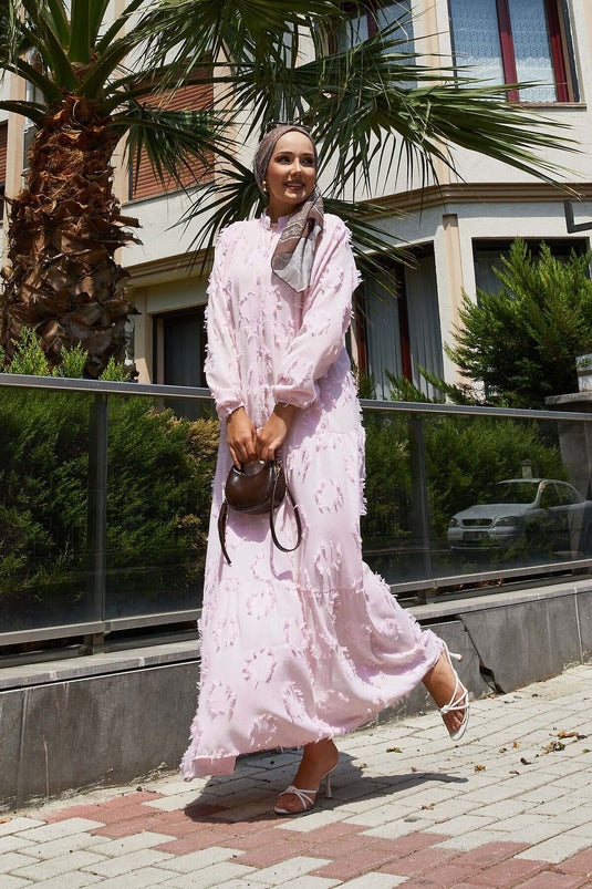 Robe hijab rose à demi-bouton et détails à pompons