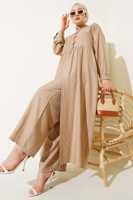 Abito lungo due pezzi con bottoni a metà, color latte