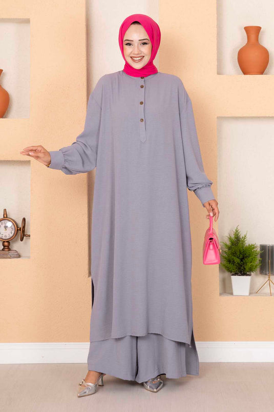 Costume deux pièces gris avec hijab long et demi-boutonné