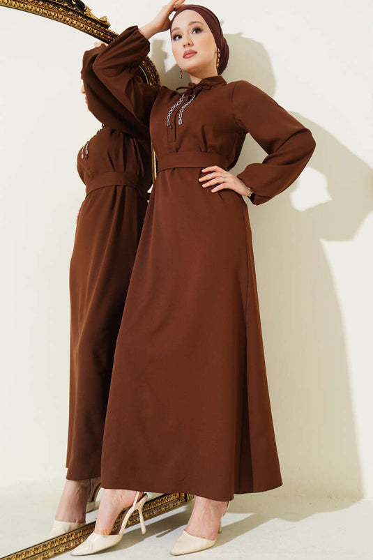 Stringkleid mit halblangem Knopfkragen Braun