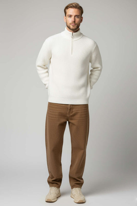 كنزة بياقة عالية وسحاب نصفي، لون بيج فاتح