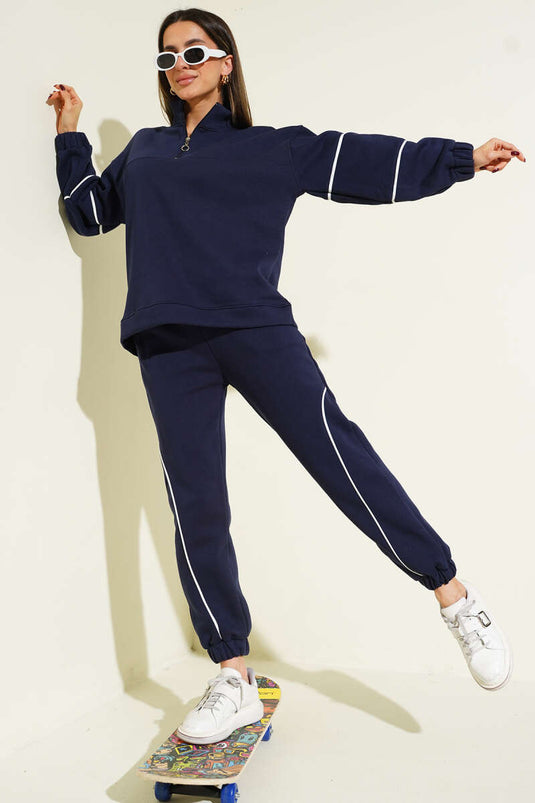 طقم مزدوج من ثلاثة خيوط مع حاشية وسحاب نصف طويل باللون الأزرق الداكن