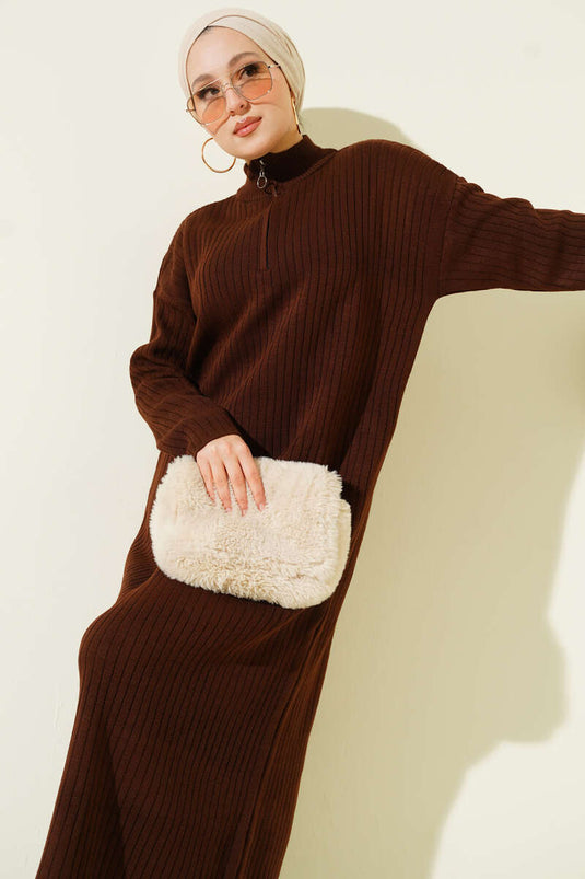 Robe en maille côtelée à demi-zip, marron