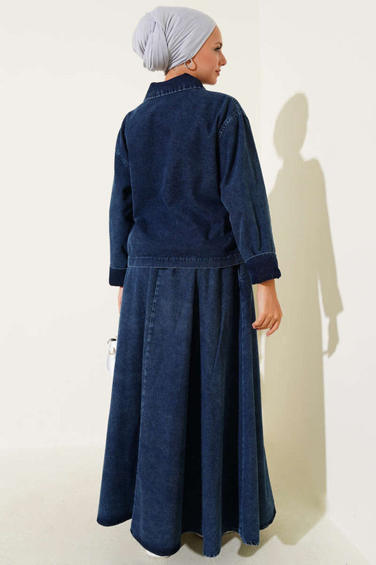 Zweiteiliger Anzug aus Rock mit halbem Reißverschluss und Jeans in Dunkelblau