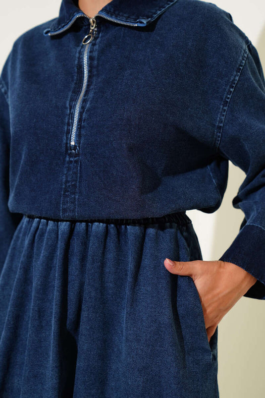 Zweiteiliger Anzug aus Rock mit halbem Reißverschluss und Jeans in Dunkelblau