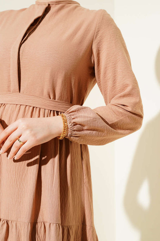 Yarım Gizli Düğmeli Kuşaklı Elbise Camel