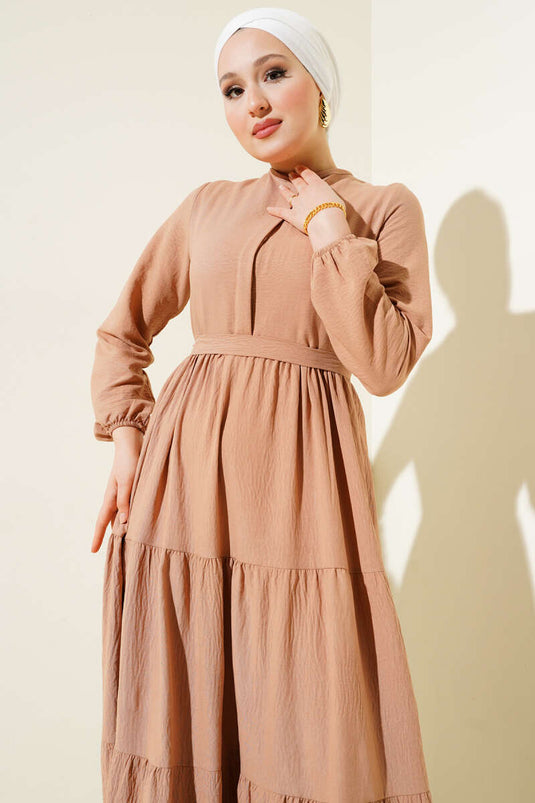 Yarım Gizli Düğmeli Kuşaklı Elbise Camel