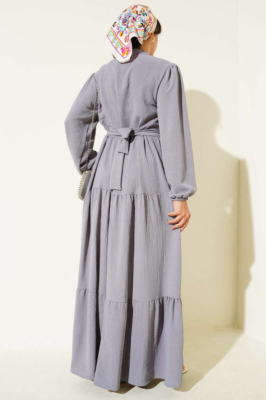 فستان رمادي نصف مطوي بأزرار