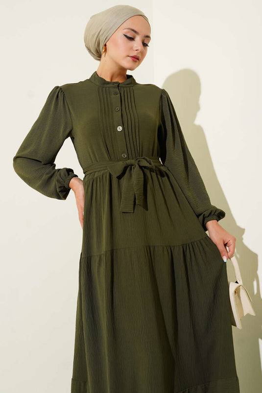 Khakifarbenes Kleid mit halbplissiertem Kragen