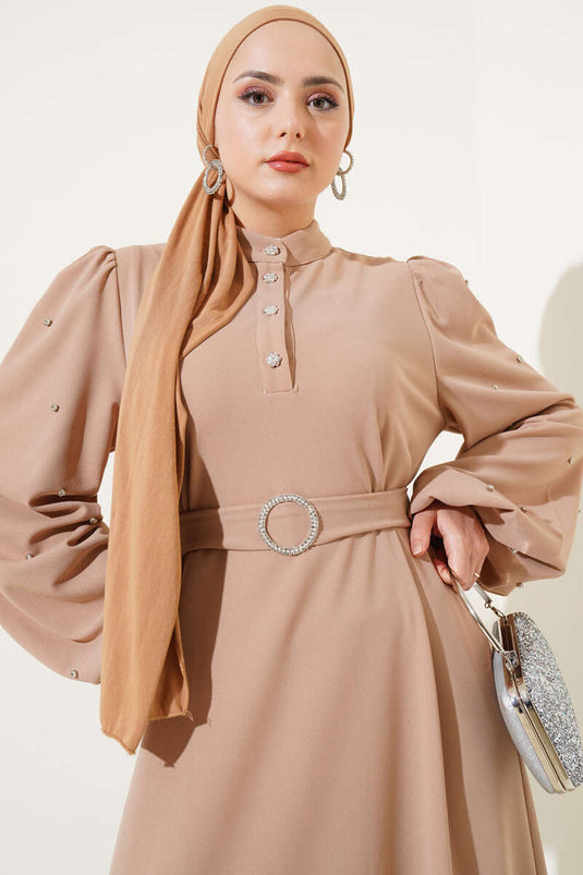 Yarım Taş Düğmeli Volanlı Elbise Bej