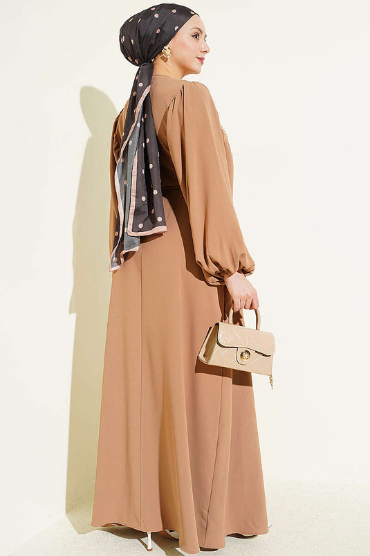 Robe à demi-pierres avec liens latéraux beige sable