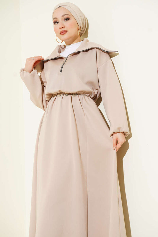 فستان سكوبا بياقة نصفية وسحاب باللون البيج