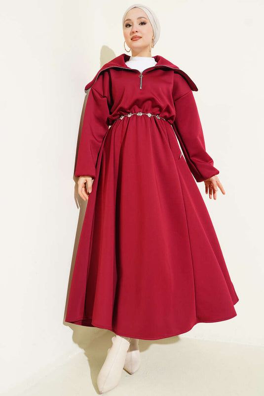 فستان سكوبا بياقة نصفية وسحاب باللون العنابي