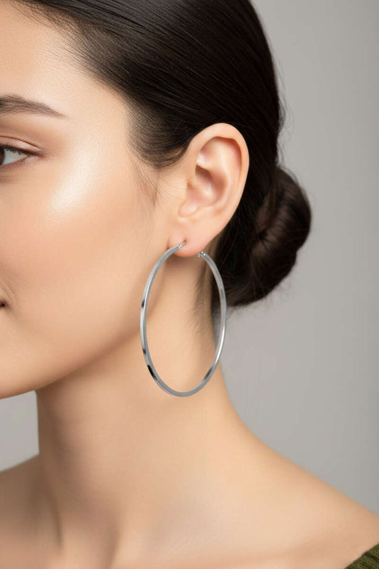 قرط حلقي فضي بتصميم مسطح