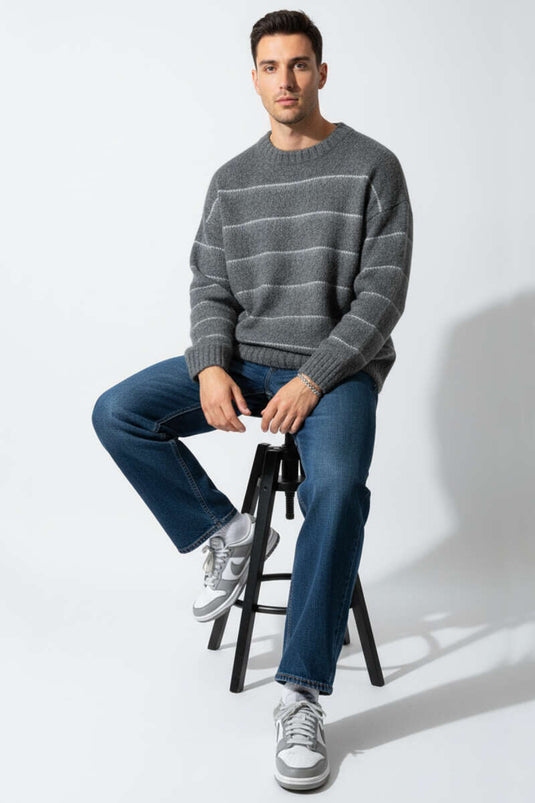 كنزة رجالية محبوكة منفوشة مخططة باللون الرمادي الداكن