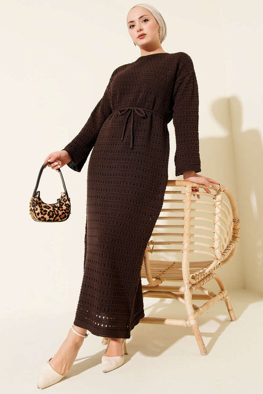 Abito in maglia con cintura a corda e trafori orizzontali Marrone amaro