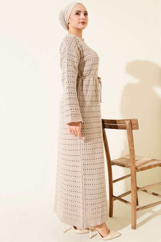 فستان تريكو بحزام من الخيط المفتوح من ياتاي بلون بيج