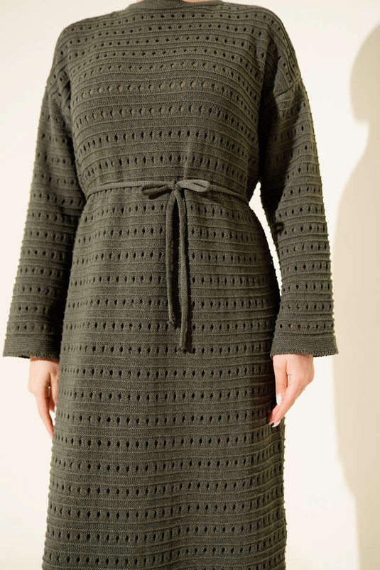 فستان تريكو بحزام من الخيط المفتوح من ياتاي باللون الأخضر الزيتوني