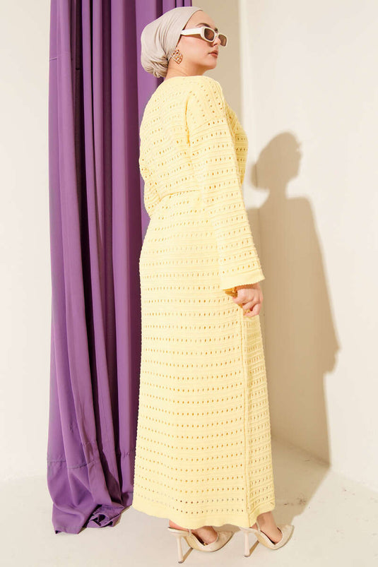 فستان تريكو بحزام من الخيط المفتوح من ياتاي باللون الأصفر