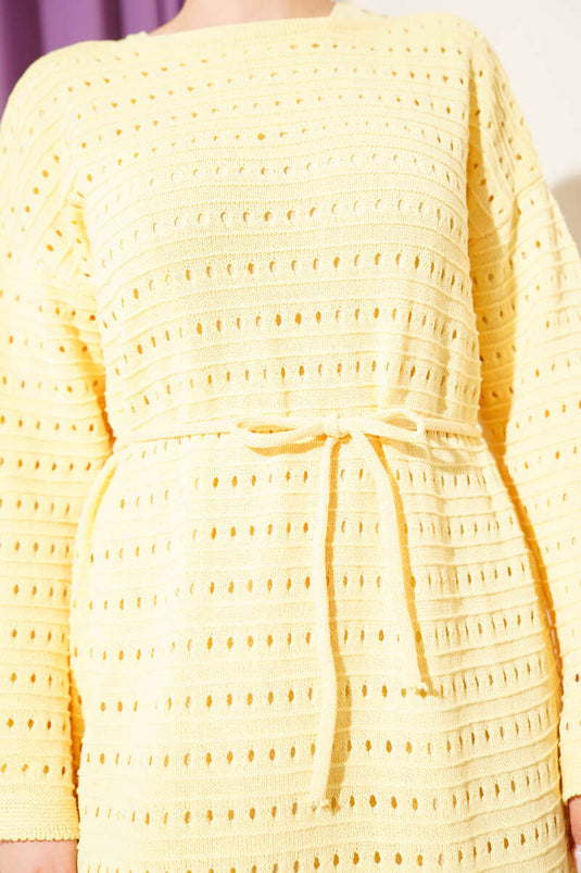 فستان تريكو بحزام من الخيط المفتوح من ياتاي باللون الأصفر