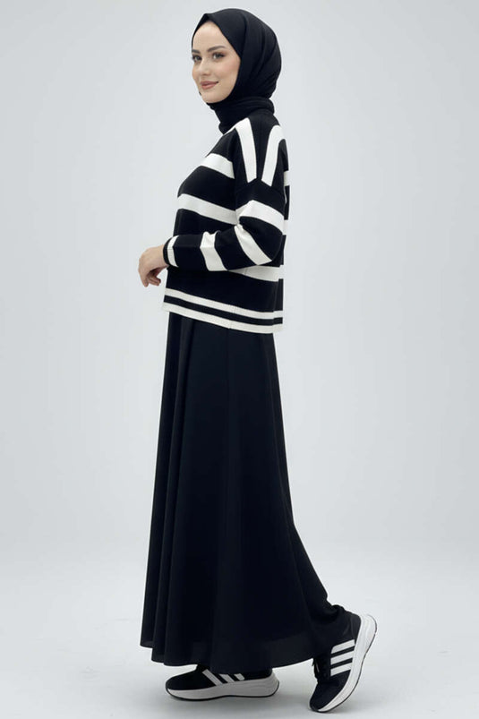 كنزة قصيرة محبوكة بتفاصيل مخططة أفقية، أسود