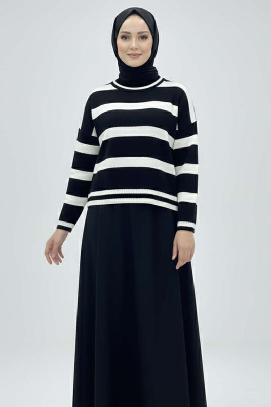 كنزة قصيرة محبوكة بتفاصيل مخططة أفقية، أسود