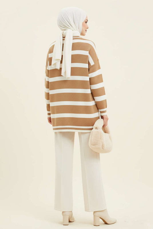 تونيك لاتيه محبوك بتفاصيل خطوط أفقية