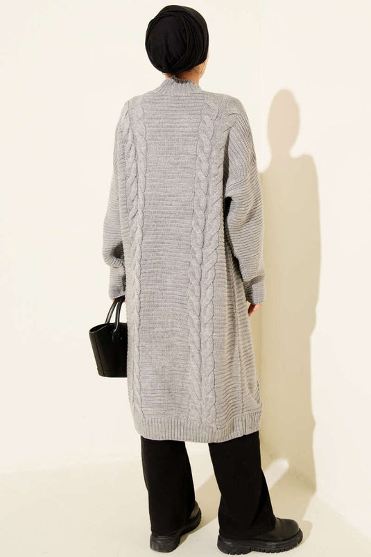 Cardigan en tricot gris à rayures horizontales en relief