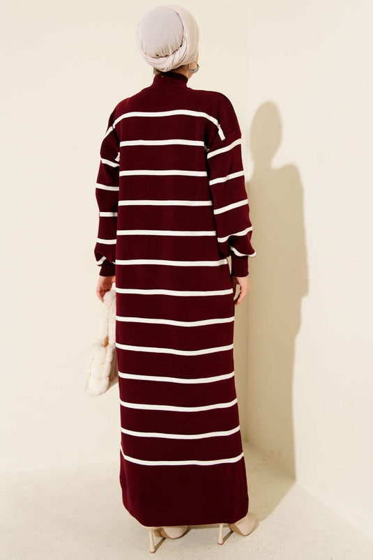 Robe en maille à col roulé rayée horizontale bordeaux