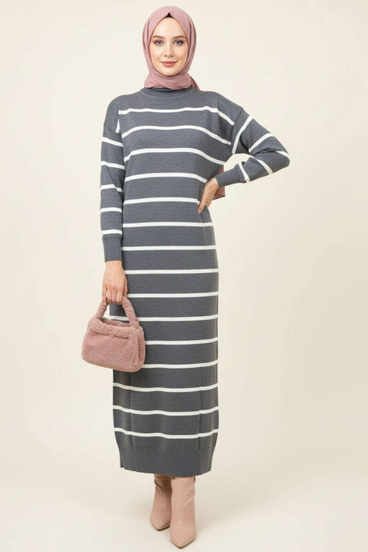 Robe en maille à col roulé à rayures horizontales, gris fumé