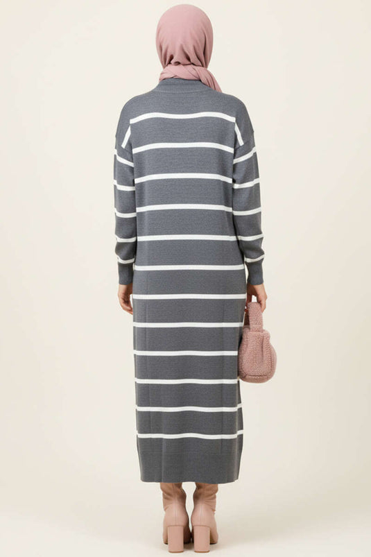 Robe en maille à col roulé à rayures horizontales, gris fumé