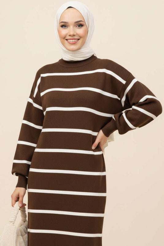 Robe en maille à col roulé à rayures horizontales, marron