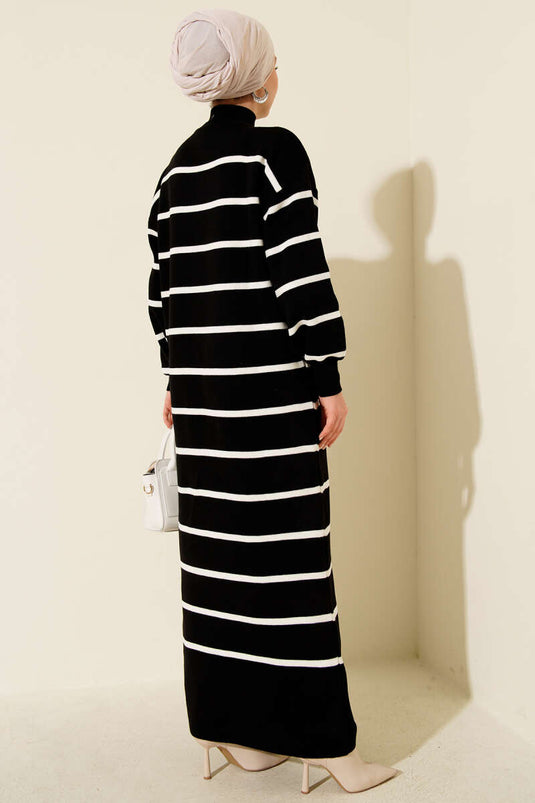 Robe noire à col roulé rayée horizontale en maille
