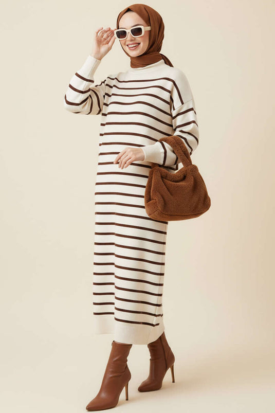 Robe en maille à col roulé rayée horizontale couleur pierre
