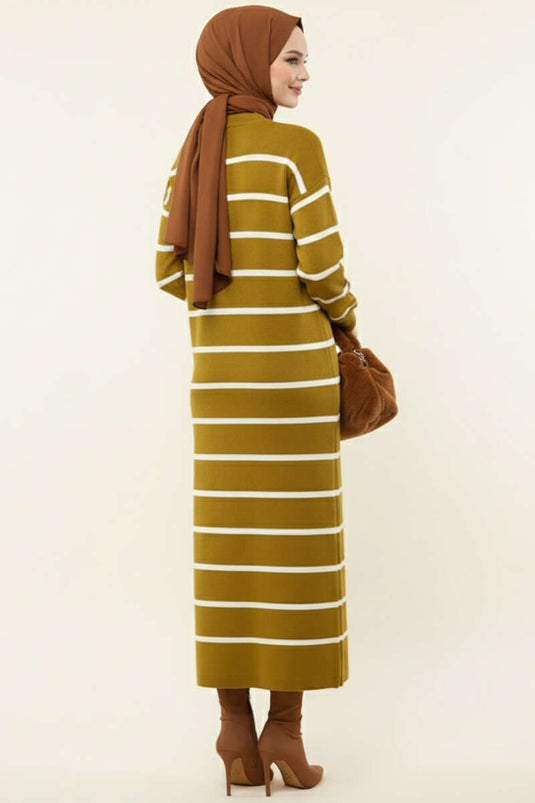 Robe en maille à col roulé rayée horizontale vert olive