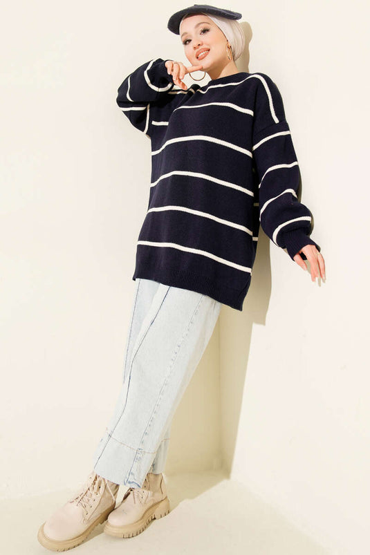 تونيك محبوك بأكمام منفوخة مخططة عرضياً باللون الأزرق الداكن