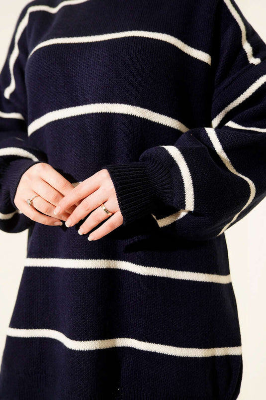 تونيك محبوك بأكمام منفوخة مخططة عرضياً باللون الأزرق الداكن