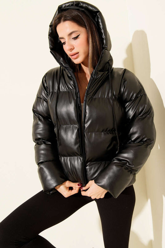Yatay Dikişli Kapüşonlu Kısa Deri Şişme Mont Siyah