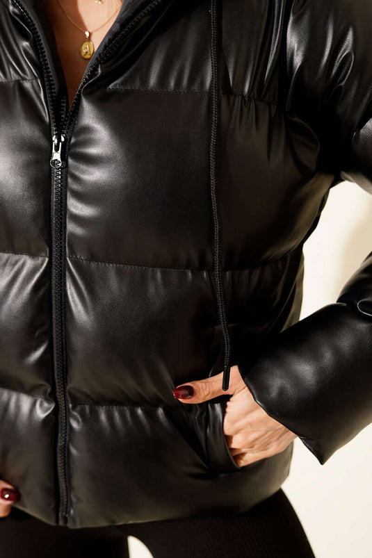 Yatay Dikişli Kapüşonlu Kısa Deri Şişme Mont Siyah