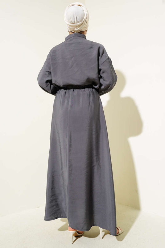 بدلة مكونة من قطعتين مع تنورة وتفاصيل طيات أفقية، لون دخاني