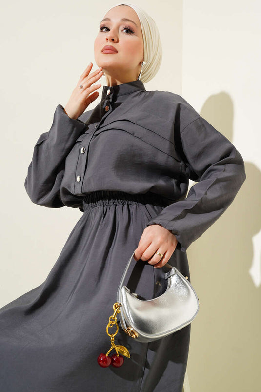 بدلة مكونة من قطعتين مع تنورة وتفاصيل طيات أفقية، لون دخاني