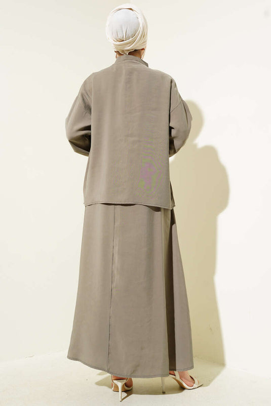 بدلة من قطعتين بتنورة وتفاصيل طيات أفقية من نفطي