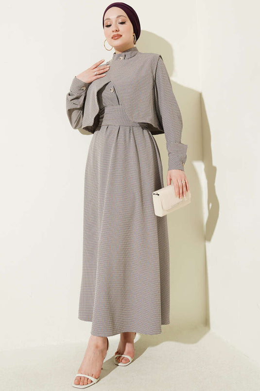 Robe lilas à carreaux avec ceinture et gilet