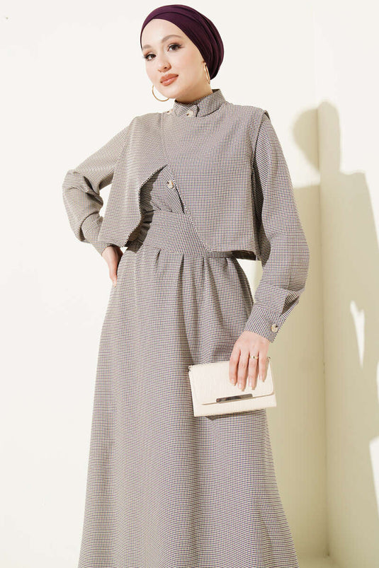 Robe lilas à carreaux avec ceinture et gilet