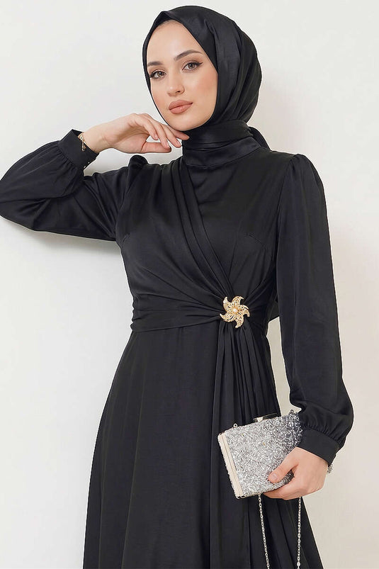 Yıldız Gold Haarnadel mit Satin-Abendkleid Schwarz