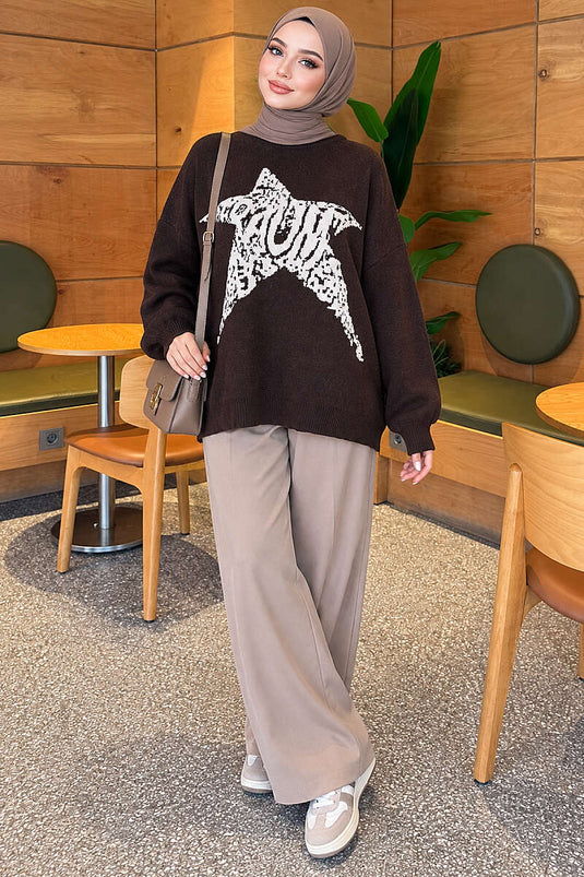 Kaffeefarbener Strickpullover Mit Sternstickerei
