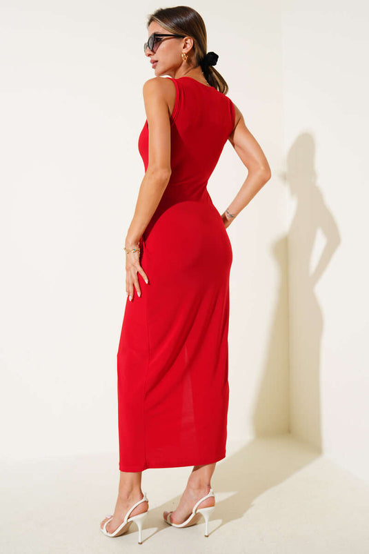 Ärmelloses, sandfarbenes Kleid mit Schlitz, Rot