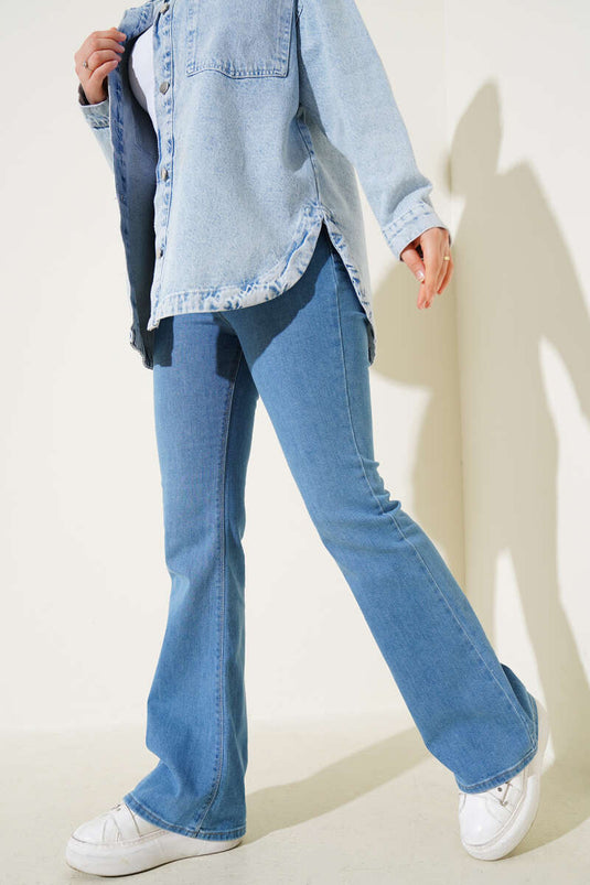 بنطلون عالي الخصر وواسع من الأسفل باللون الأزرق الفاتح