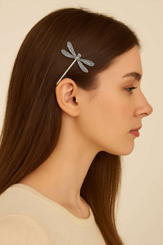 Boucle en fil d'argent avec motif libellule