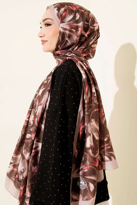 وشاح ناعم بنقشة الزنبق بلون بيج رملي